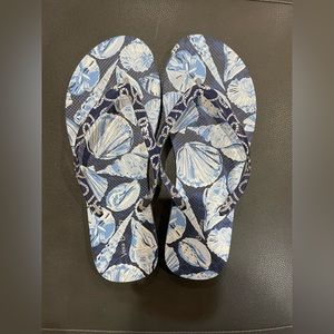 Vera Bradley flip flops new